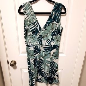 12/$30  💚🤍 EUC green palm frawn dress dress!